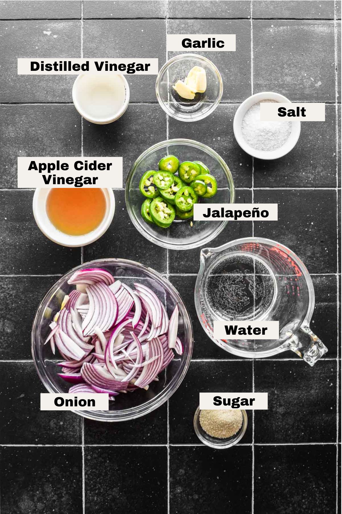 Spicy pickled red onions ingredients.