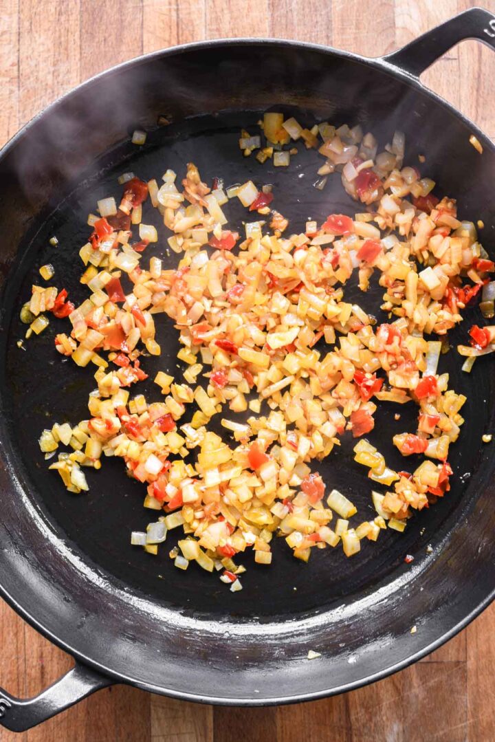 Homemade Spicy Tomato Sauce - Cozy Cravings