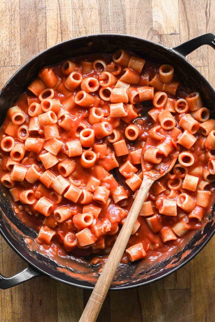 Homemade Spicy Tomato Sauce - Cozy Cravings